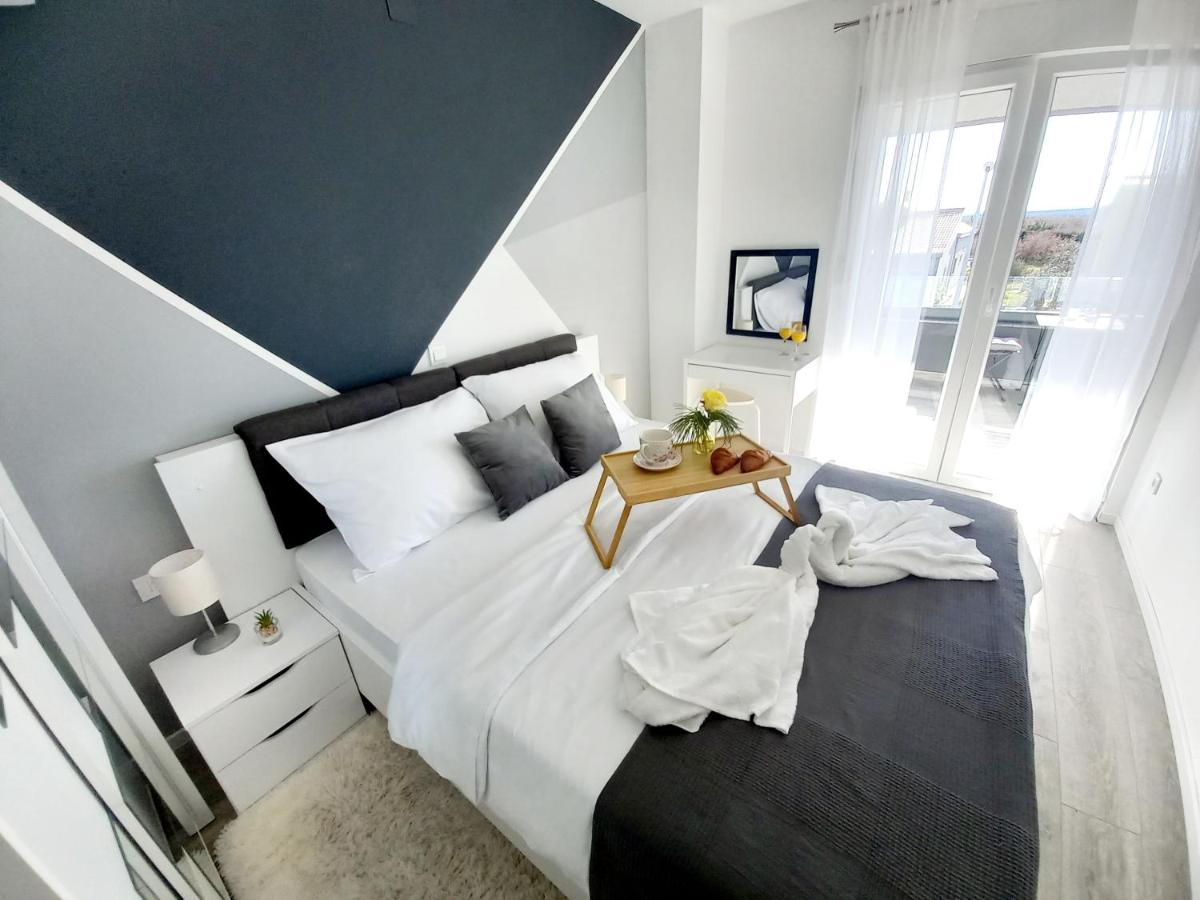 Villa Tia With Heated Pool & Jacuzzi Murvica  Extérieur photo