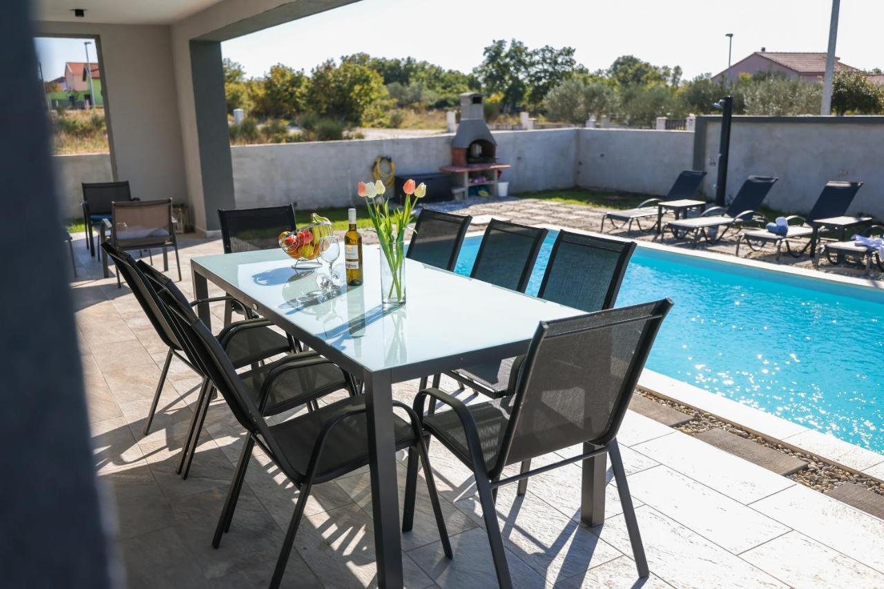 Villa Tia With Heated Pool & Jacuzzi Murvica  Extérieur photo