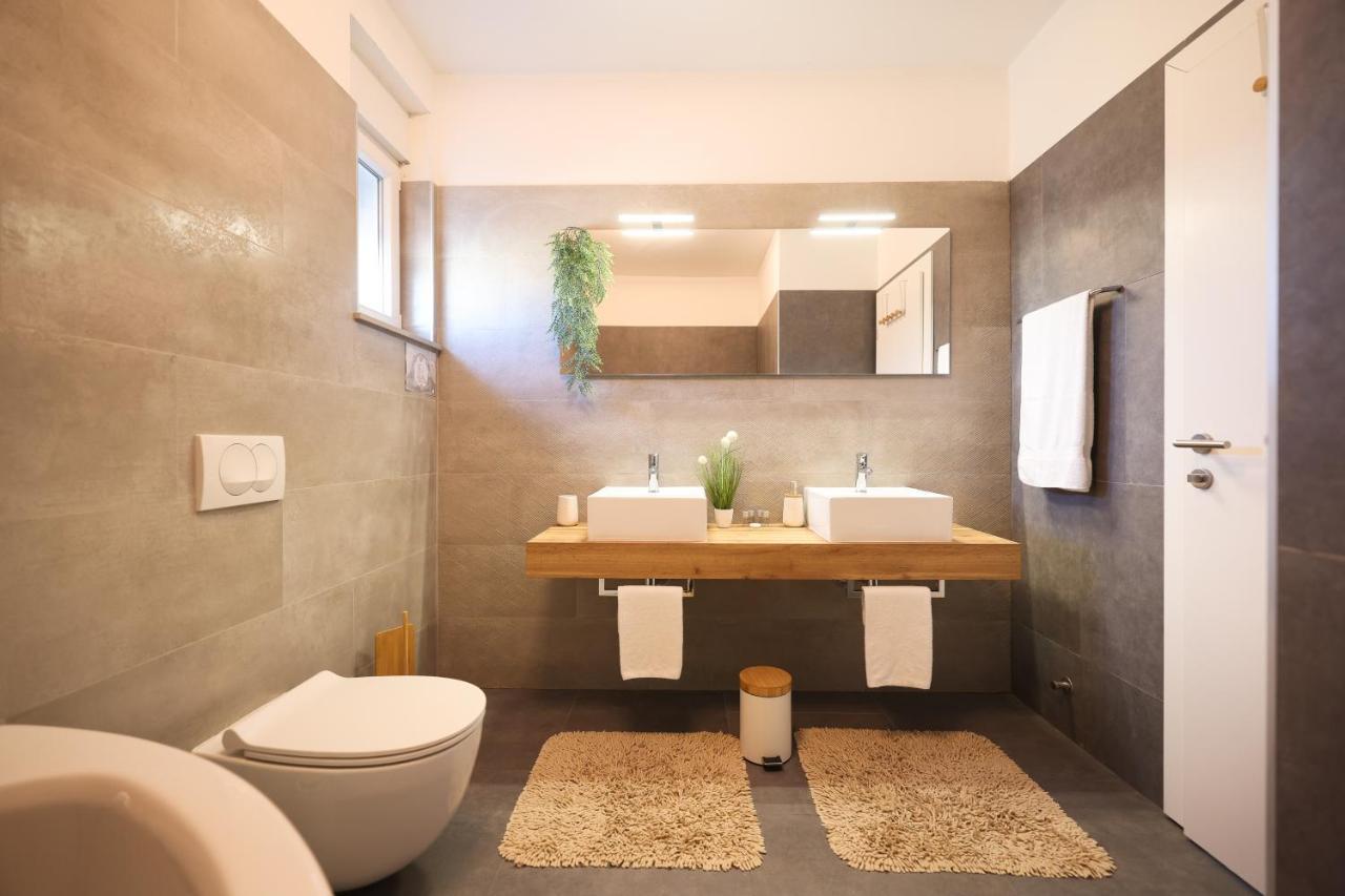 Villa Tia With Heated Pool & Jacuzzi Murvica  Extérieur photo
