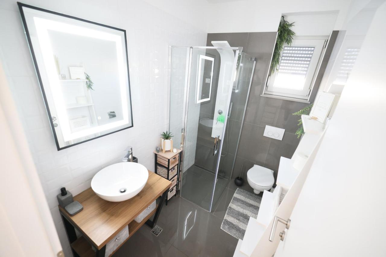 Villa Tia With Heated Pool & Jacuzzi Murvica  Extérieur photo