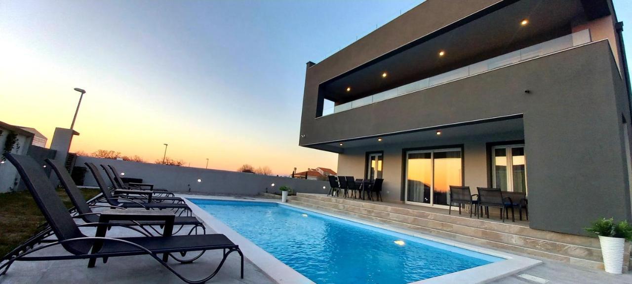 Villa Tia With Heated Pool & Jacuzzi Murvica  Extérieur photo