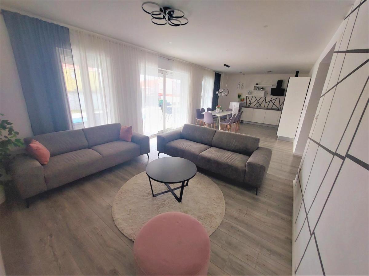 Villa Tia With Heated Pool & Jacuzzi Murvica  Extérieur photo