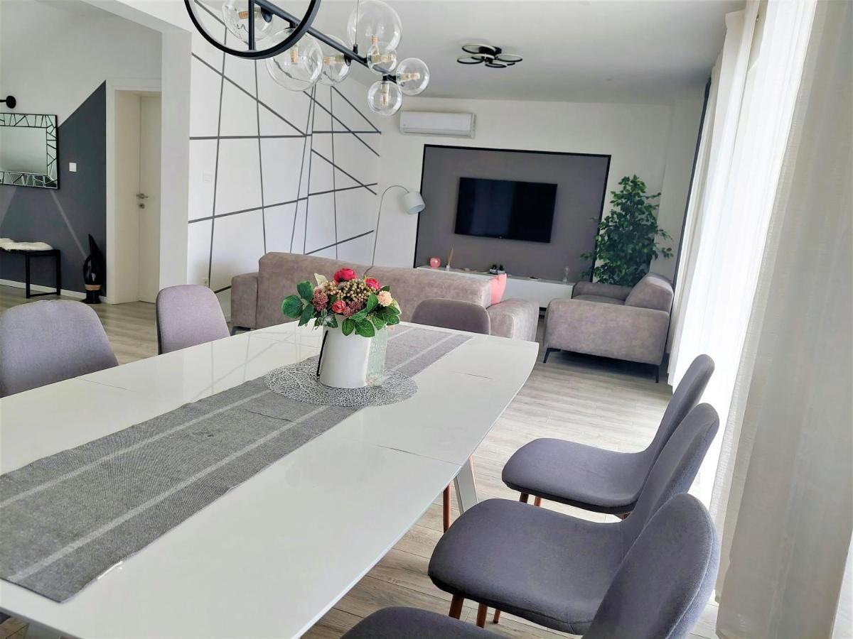 Villa Tia With Heated Pool & Jacuzzi Murvica  Extérieur photo