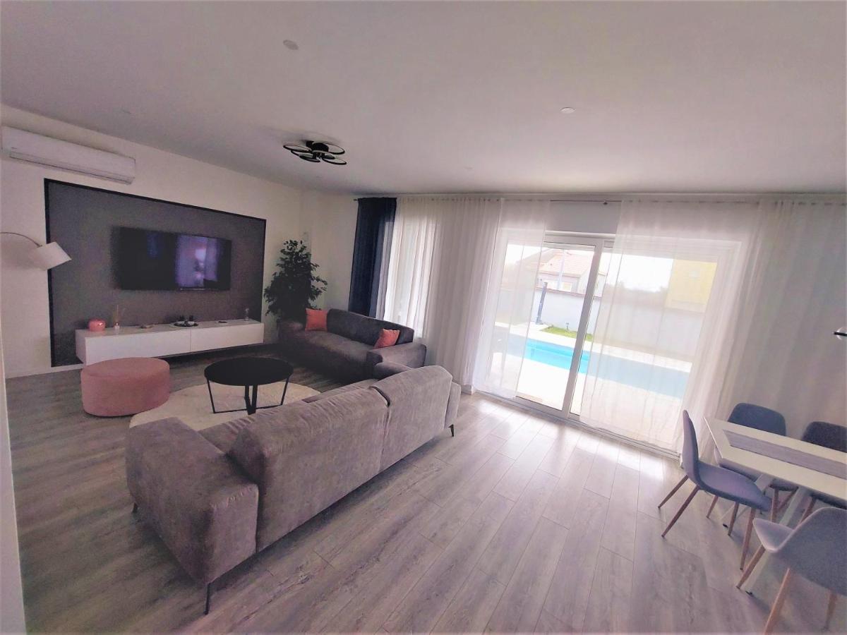 Villa Tia With Heated Pool & Jacuzzi Murvica  Extérieur photo